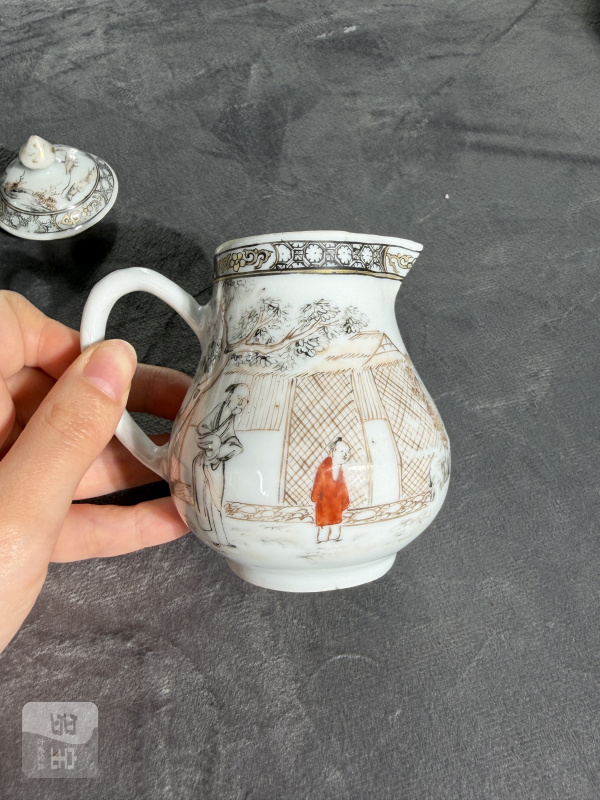 清乾隆墨彩矾红描金松下访友奶壶 - 图4